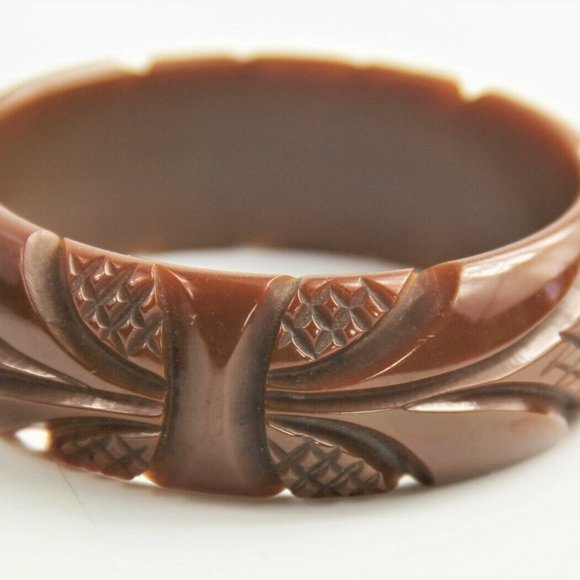 BAKELITE Jewelry - DEEPLY CARVED CHOCOLATE BAKELITE BANGLE BRACELET